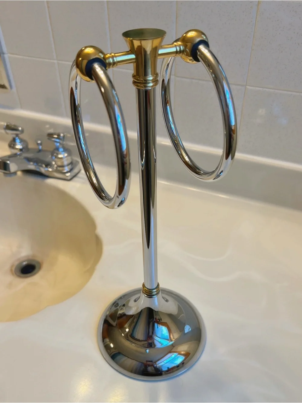 Vintage 2 Ring Countertop Towel Holder